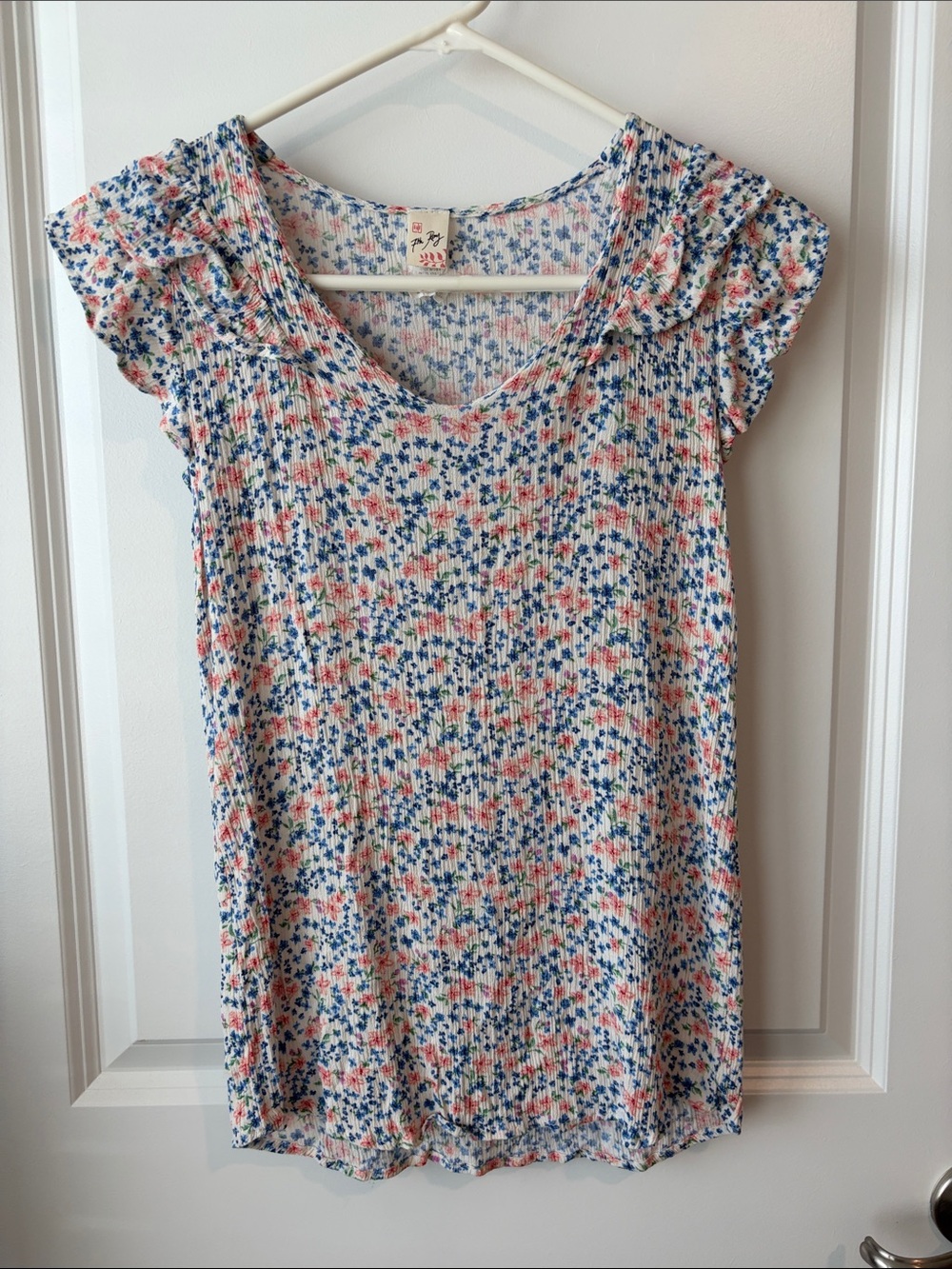 7th Ray White Ribbed Floral Cap-Sleeve Top with Blue & Pink Flowers